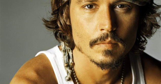 Johnny Depp, parasit de iubita bisexuala