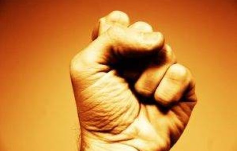 Liderul rapitorilor din Algeria a amenintat ca "detoneaza" ostaticii