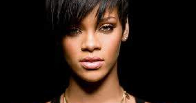 Rihanna isi va prezenta propria linie vestimentara la Londra