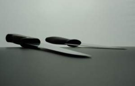 Bucuresti: Tanar de 15 ani, injunghiat in fata scolii