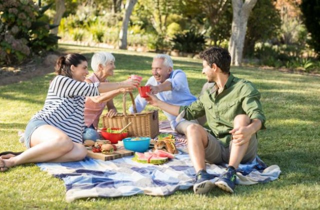 Avertisment pentru români de 1 Mai: Creșterea cazurilor implică noi restricții și după 15 mai