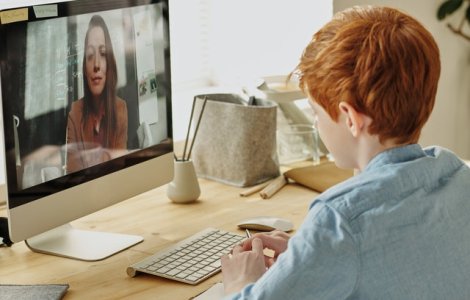 Statul ar putea plăti părinții ca să stea acasă până la încheierea anului școlar