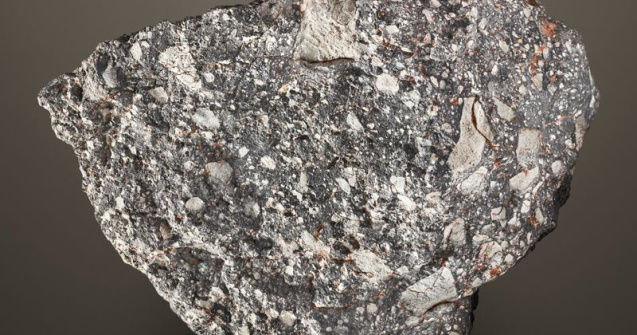 O bucată din Lună, scoasă la vânzare. Câți bani te-ar costa roca unicat