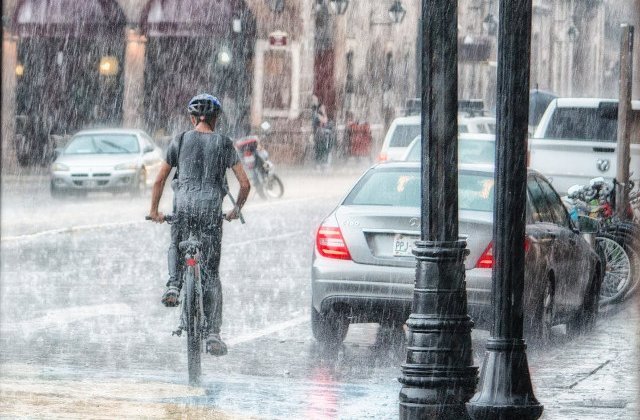 Cod GALBEN de vreme rea: ploi torențiale în 33 de județe ale țării