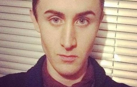 Un vegan și-a bătut iubita pentru că mirosea a șuncă