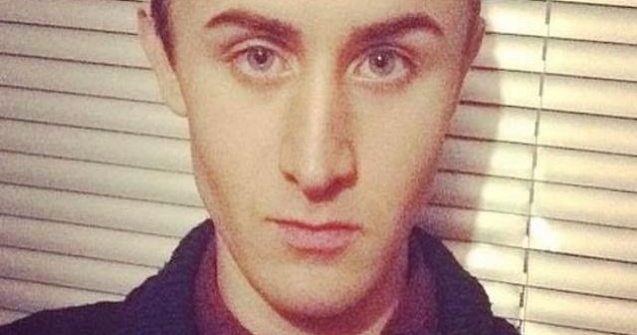 Un vegan și-a bătut iubita pentru că mirosea a șuncă