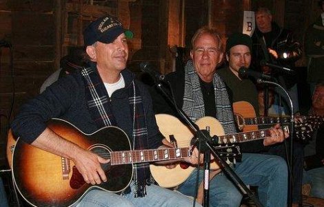 Kevin Costner, in concert la Arad?