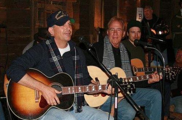 Kevin Costner, in concert la Arad?