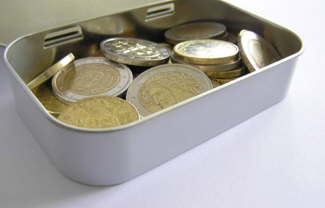 Romanii isi cheltuiesc 10% din buget pe cablu, telefon si Internet