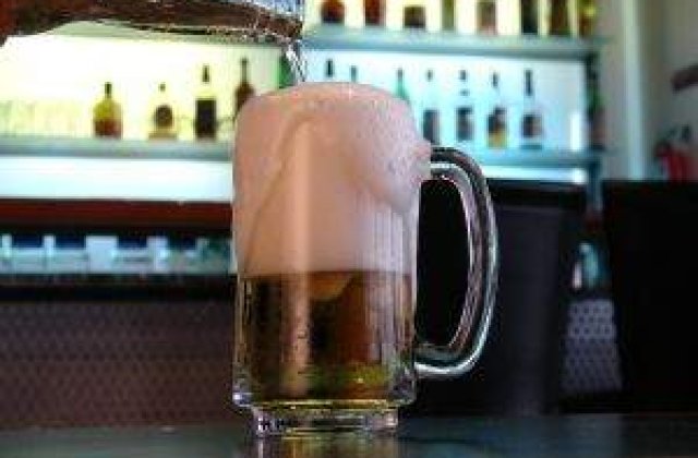 Asta ne mai trebuia: Se scumpeste berea! Consumul bauturii va scadea simtitor