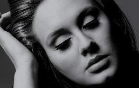 Adele ar fi ales un nume pentru baietelul ei