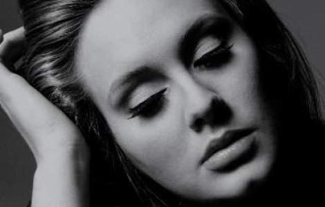 Adele ar fi ales un nume pentru baietelul ei