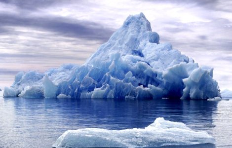 Încălzirea oceanelor cauzează pierderi masive de gheață în Groenlanda