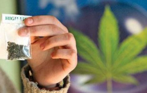 Bărbat prins în timp ce livra cannabis unor oameni aflați în carantină