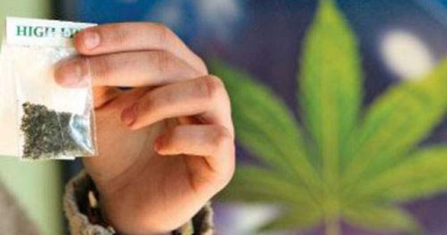 Bărbat prins în timp ce livra cannabis unor oameni aflați în carantină