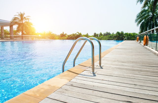 Poți lua coronavirusul și din piscină? Ce trebuie să știi dacă pleci în vacanță