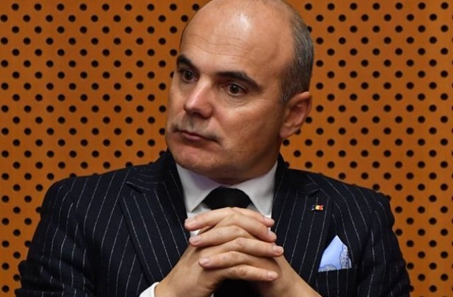 Rareș Bogdan vrea ca toate bisericile să se deschidă: „Eu sunt credincios”