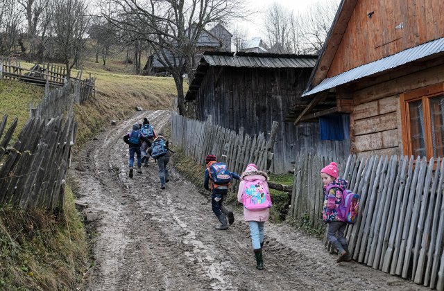Preot, despre școala online și viața din cătune: &rdquo;Sunteți repausați mintal? Copiii ăștia nu au p&acirc;ine pe masă!&rdquo;