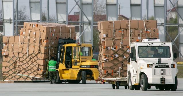 România a trimis 20 de camioane cu medicamente în Republica Moldova