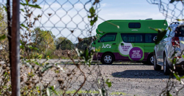 97 de mașini furate de la un dealer auto, sub acoperirea carantinei