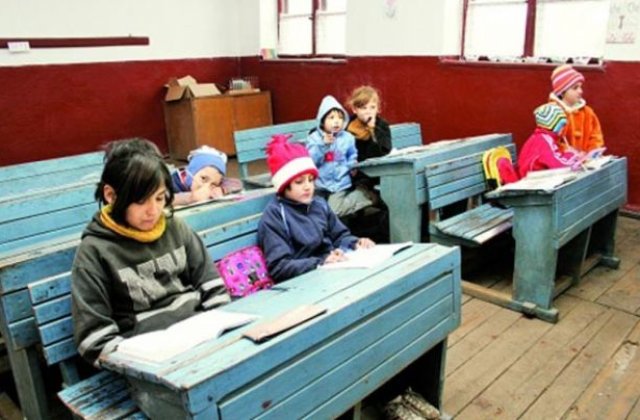 Elev rom&acirc;n, 10 ani: &rdquo;Mi-e dor de doamna &icirc;nvățătoare, dar nu am cum să o văd, că eu nu am calculator&rdquo;