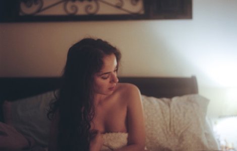 Date în judecată după ce au comentat la pozele indecente ale unei femei