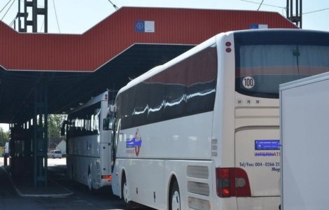 Cum sunt transportați românii veniți din străinătate către centrele de carantină