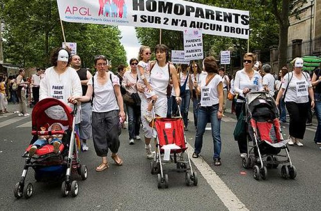 Uruguay: Prima tara din America Latina ce aproba adoptiile in cuplurile homosexuale