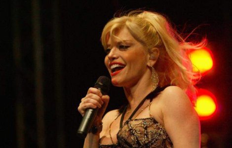 Loredana, copia fidela a Madonnei?