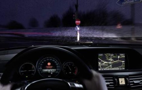 Mercedes introduce sistemul care te avertizeaza ca intri pe contrasens