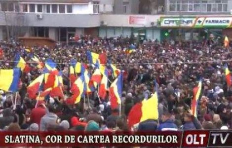  Video  Slatina, in Cartea Recordurilor: 7.000 de oameni au cantat imnul Romaniei