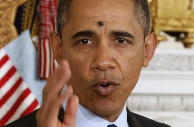 [VIDEO] Barack Obama, deranjat din nou de o musca in timpul unui discurs