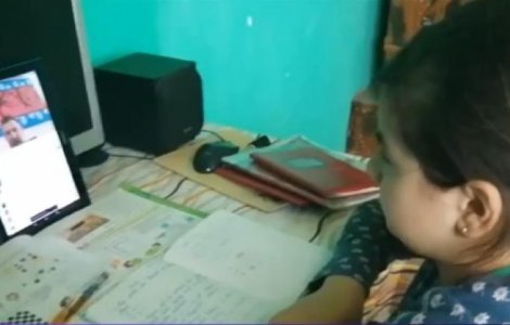 Studiu IRES: O treime dintre elevii români NU pot urma cursuri online