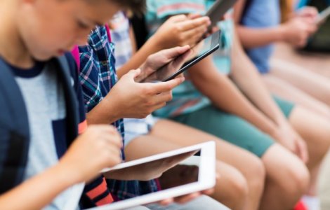 Povestea fetei care i-a cerut primarului un telefon a ajuns în Australia