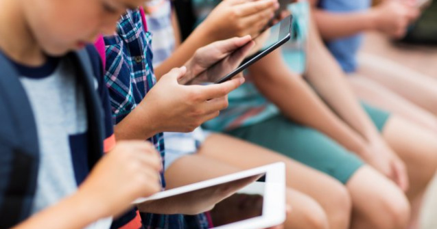 Povestea fetei care i-a cerut primarului un telefon a ajuns în Australia