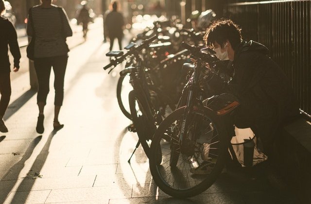 Noul val de infecții COVID-19 din China și Coreea de Sud ne arată cât de riscantă poate fi ridicarea restricțiilor