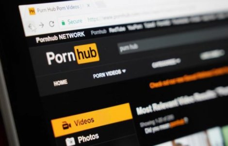 Pornografia online profită de pe urma pandemiei. Consumul a atins niveluri record în România
