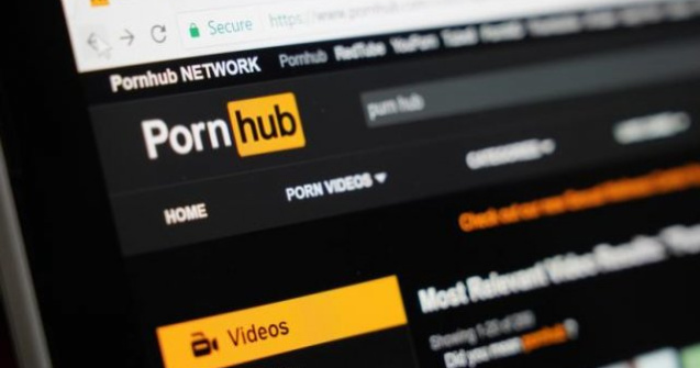 Pornografia online profită de pe urma pandemiei. Consumul a atins niveluri record în România