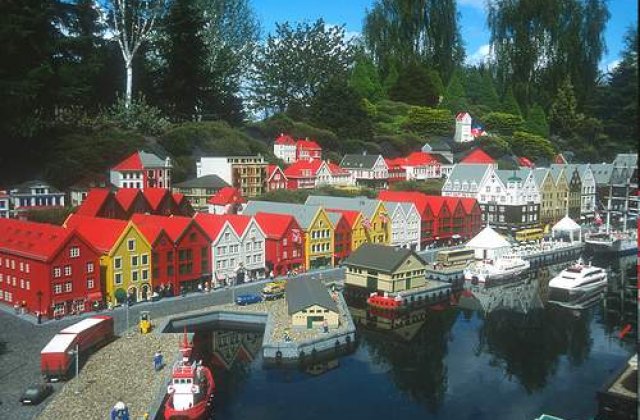 Prima casa in marime naturala din Lego