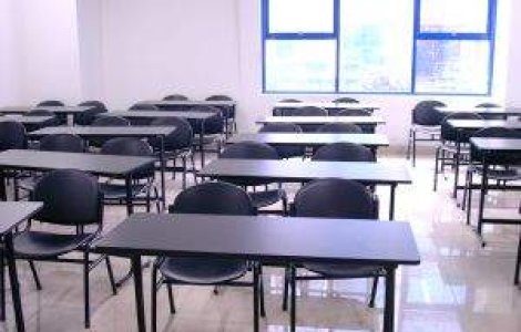 MEN: Cursurile au fost suspendate vineri in 96 de scoli