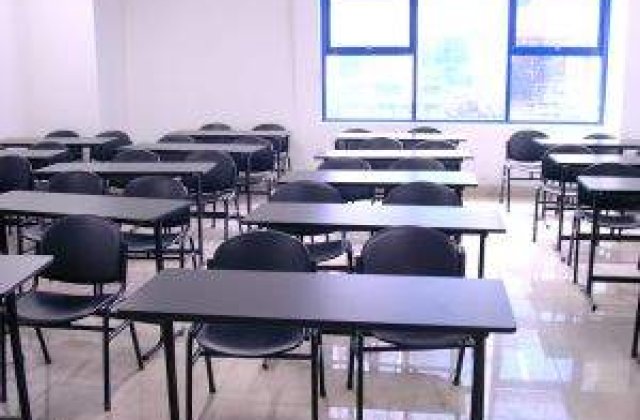 MEN: Cursurile au fost suspendate vineri in 96 de scoli