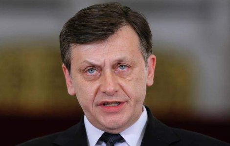 Antonescu le da peste nas lui Basescu si Tariceanu