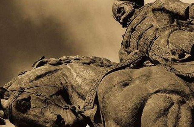 Primarul Craiovei vrea sa-l aduca "acasa" pe Mihai Viteazul