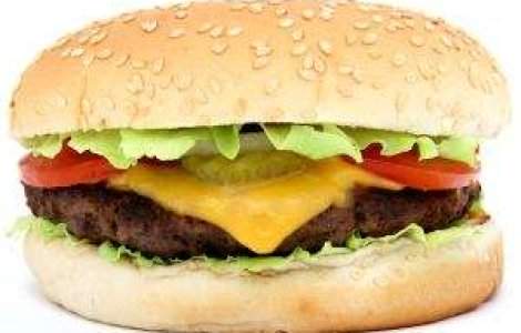 Cat succes are McDonald`s la noi: 140.000 de romani mananca zilnic la "Mac"