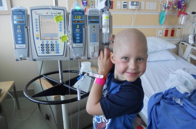 [VIDEO] Batman l-a sunat pe un baietel bolnav de cancer