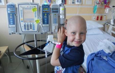  Video  Batman l-a sunat pe un baietel bolnav de cancer