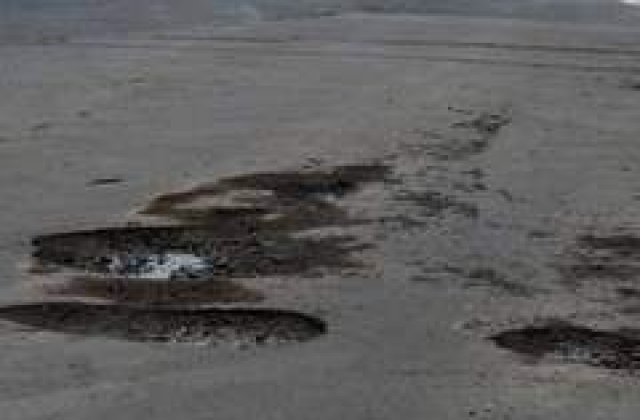 Bulgaria: Partea romaneasca a podului Giurgiu-Ruse, plina de gropi enorme