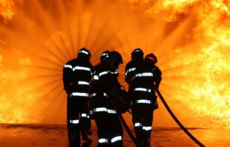 Incendiu in Bucuresti dupa ce un batran a uitat o cratita pe o plita