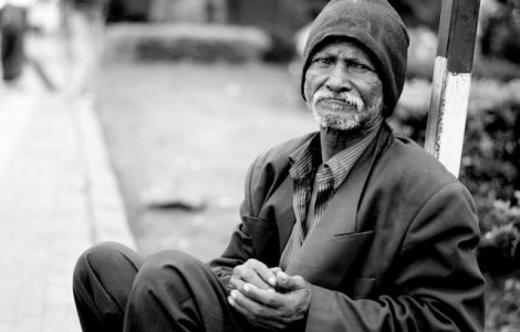 Om al străzii trimis în judecată pentru că umbla pe străzi "fără motiv"