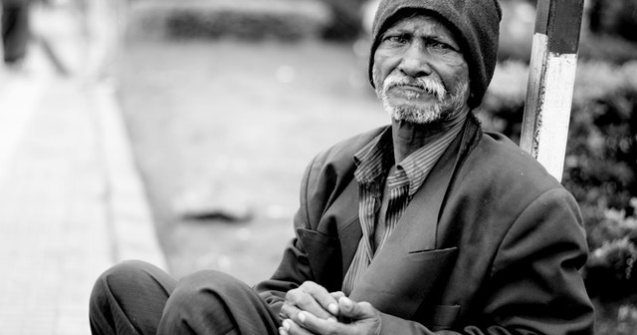 Om al străzii trimis în judecată pentru că umbla pe străzi "fără motiv"